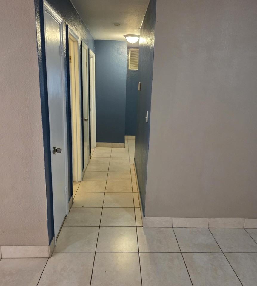 313 Sw 80th Ave - Photo 7 of 11