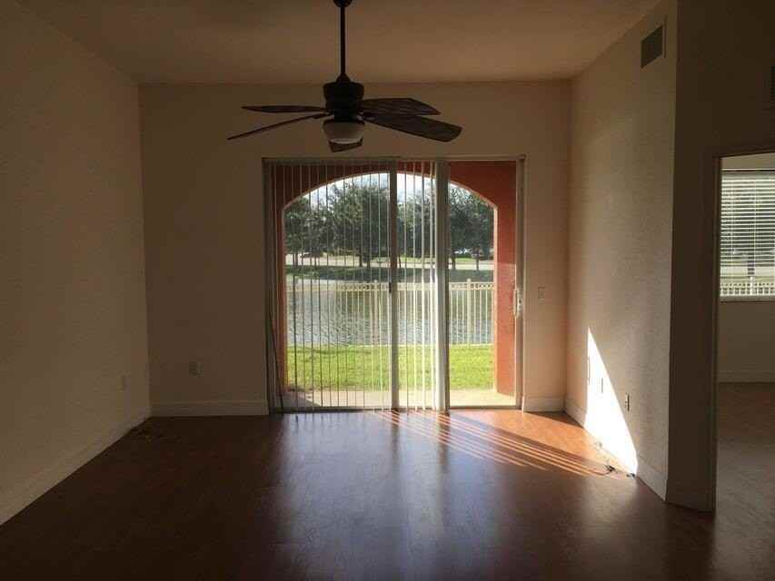 63 Se Palermo Ct #101 - Photo 4 of 11
