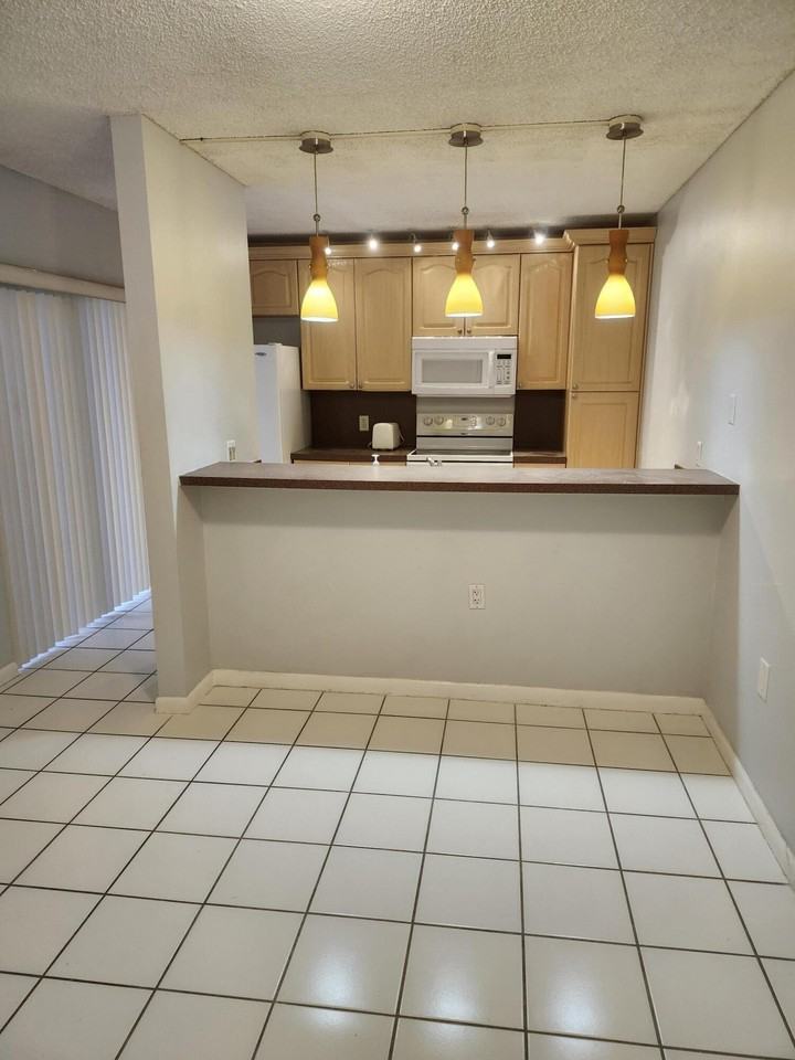 3209 32nd Way - Photo 3 of 18