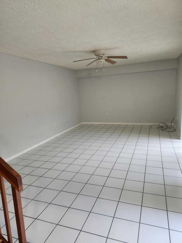 3209 32nd Way - Photo 4 of 18