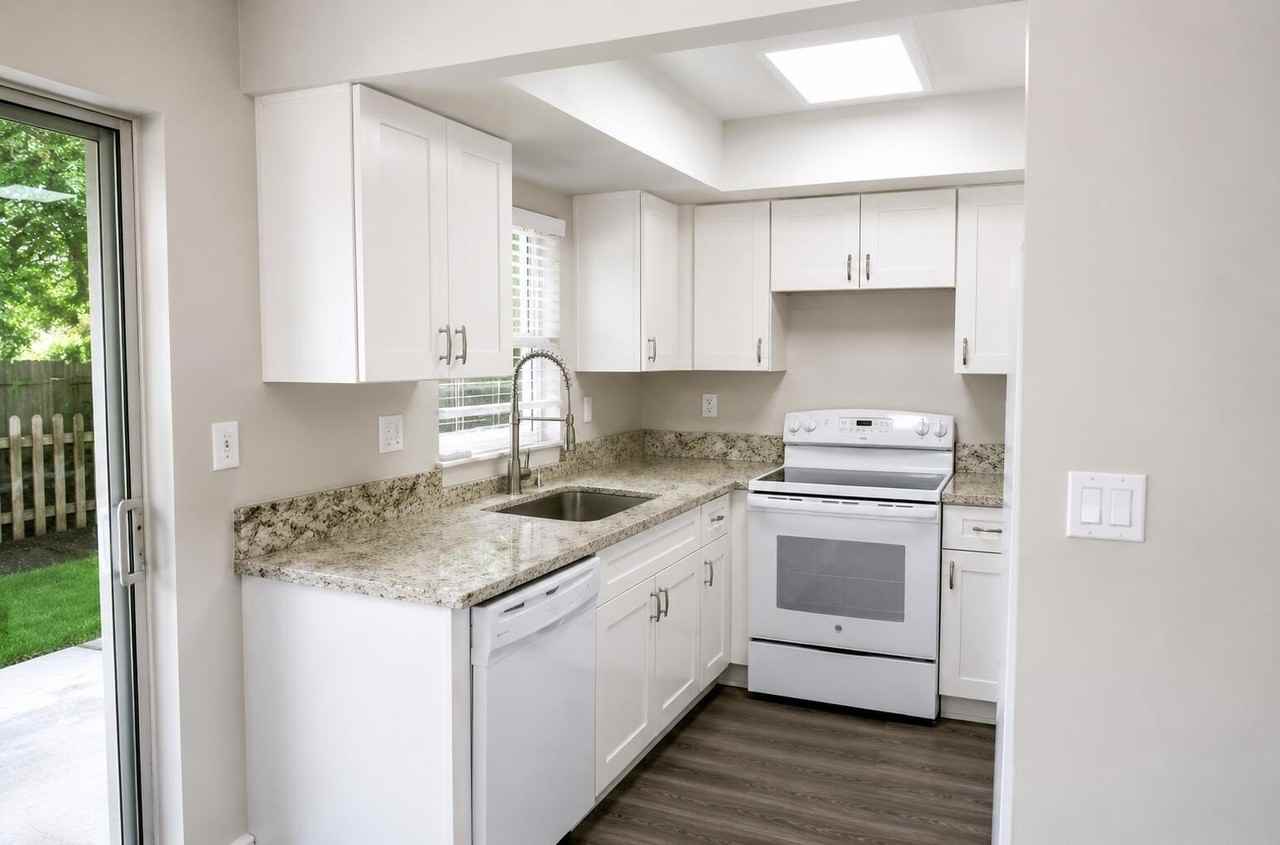 2120 Ne 41st St #D - Photo 6 of 22