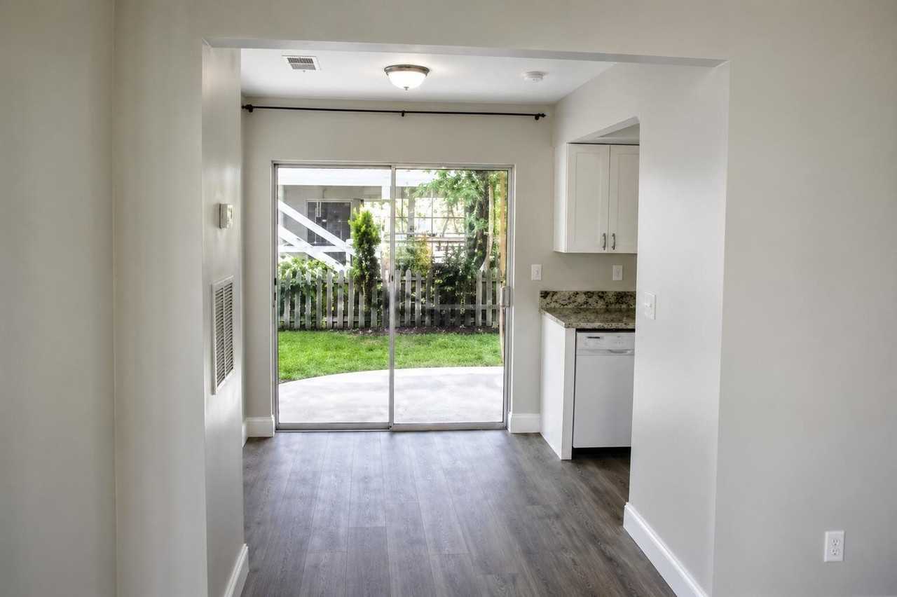 2120 Ne 41st St #D - Photo 7 of 22