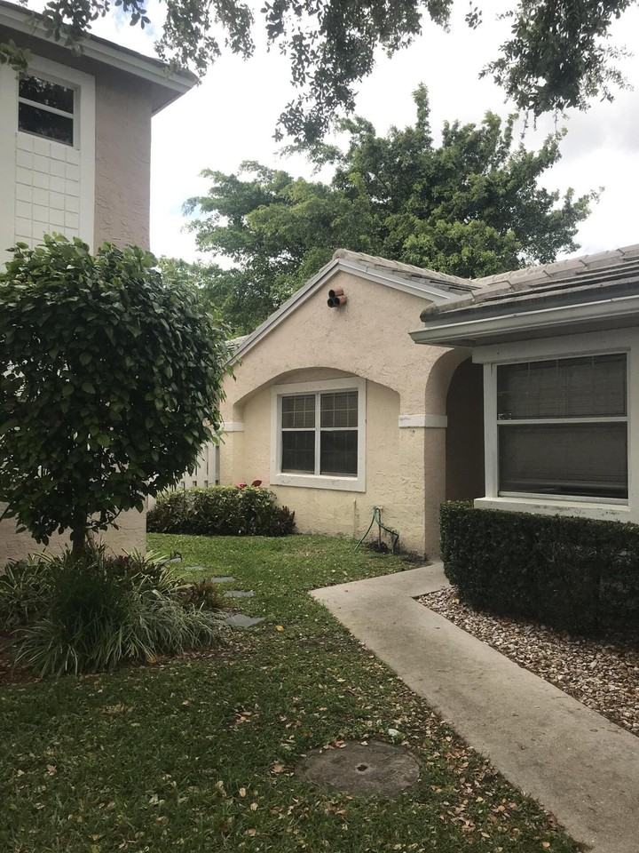 845 Nw 98th Ave - Photo 2 of 16