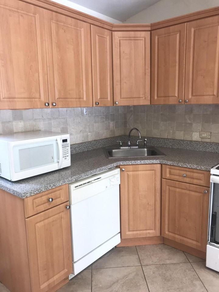 845 Nw 98th Ave - Photo 4 of 16