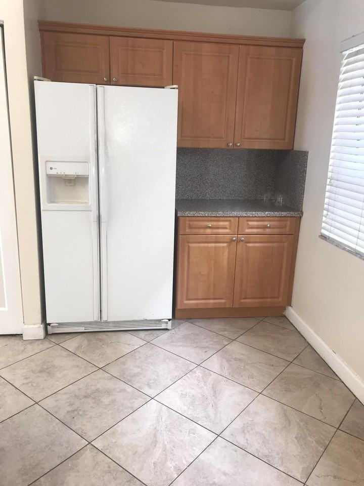 845 Nw 98th Ave - Photo 5 of 16