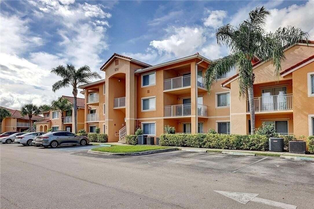 231 Sw Palm Dr #207 - Photo 2 of 23