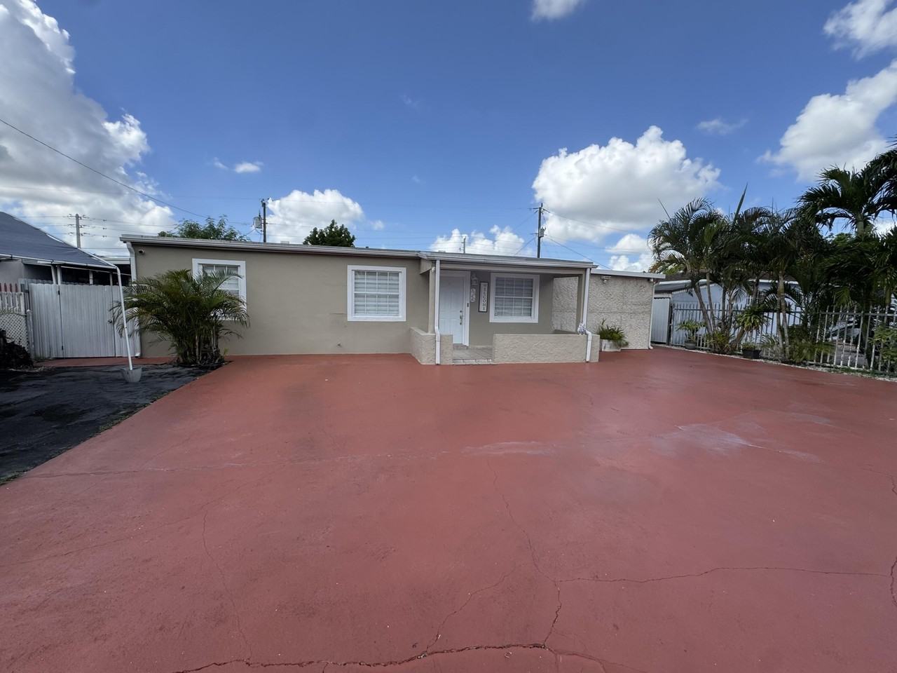 3540 Nw 95th Ter - Photo 4 of 34