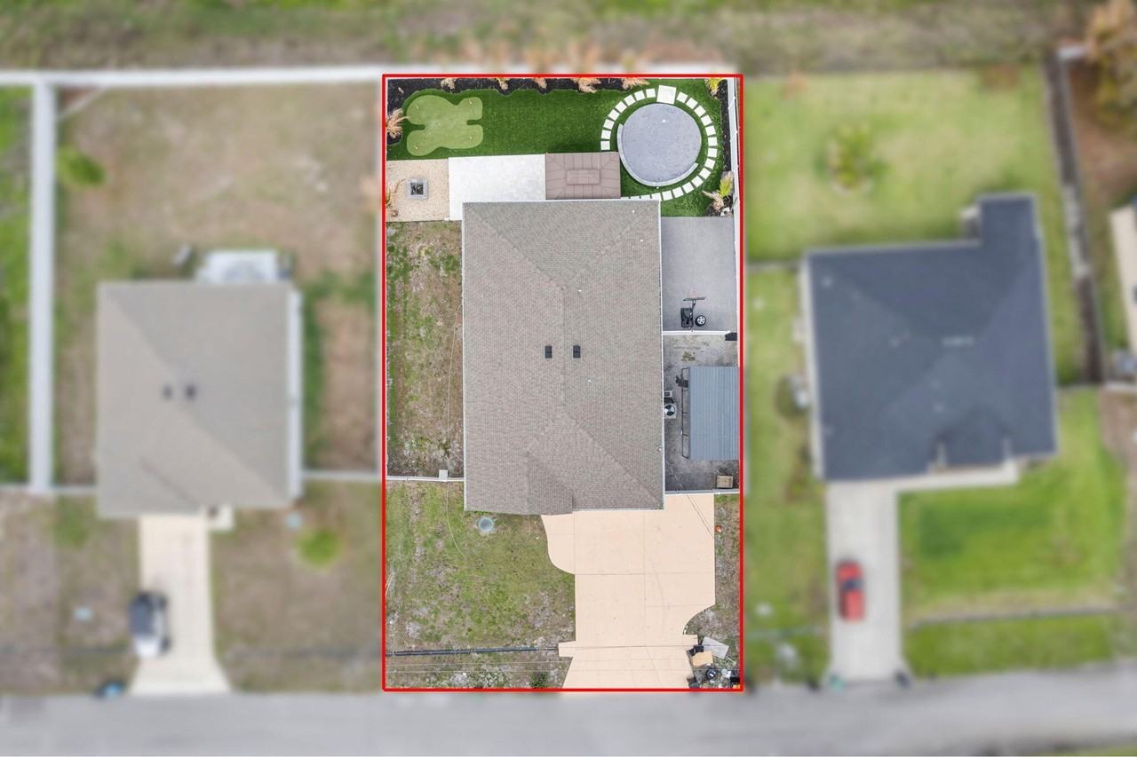 681 Sw Millard Dr - Photo 4 of 50