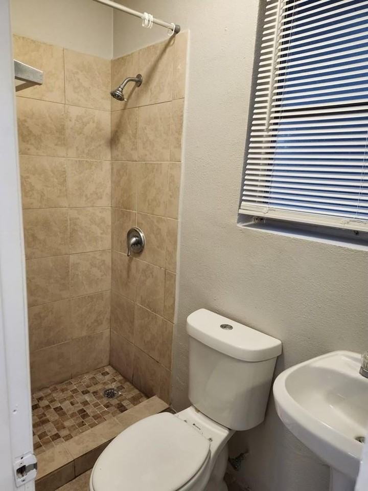 8851 Nw 15th Ct - Photo 4 of 7