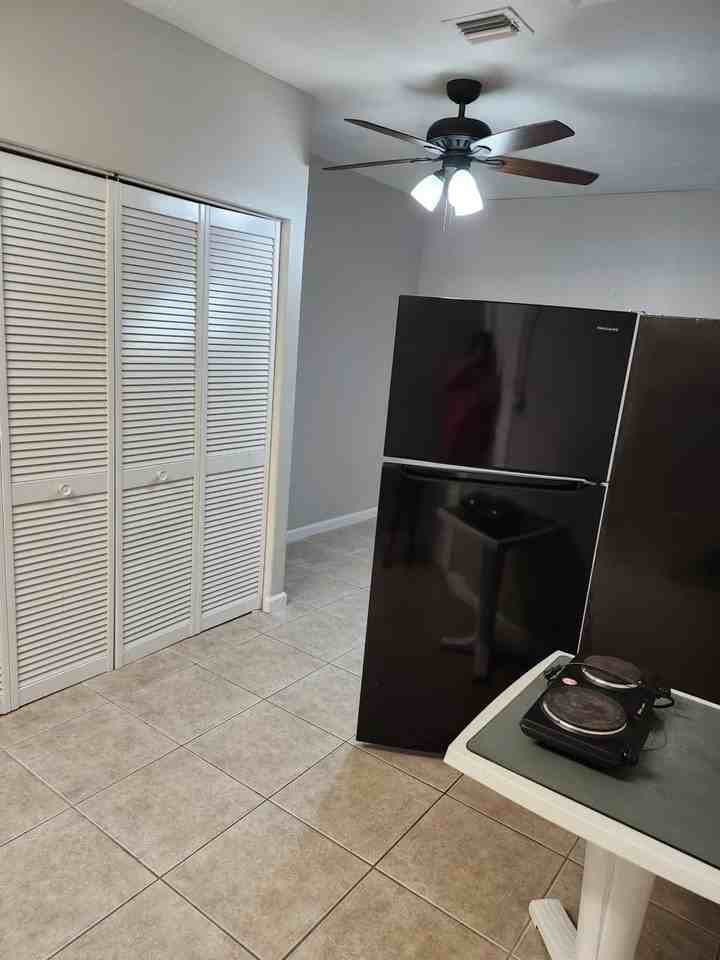 8851 Nw 15th Ct - Photo 5 of 7