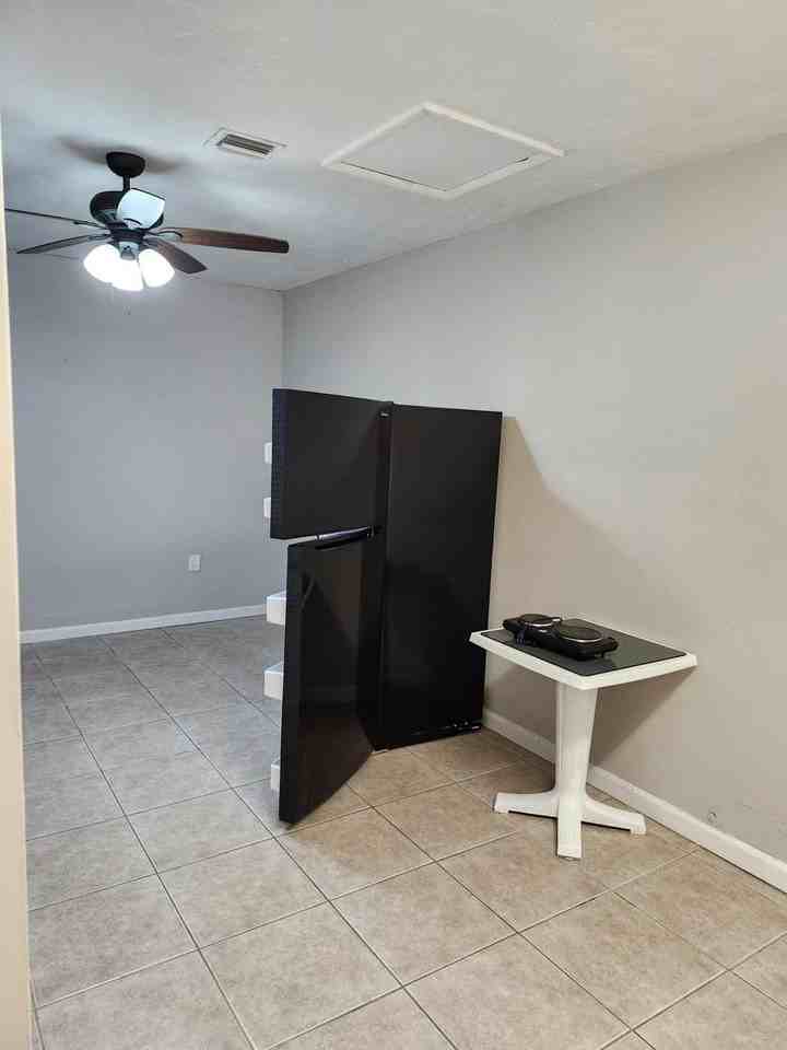 8851 Nw 15th Ct - Photo 6 of 7