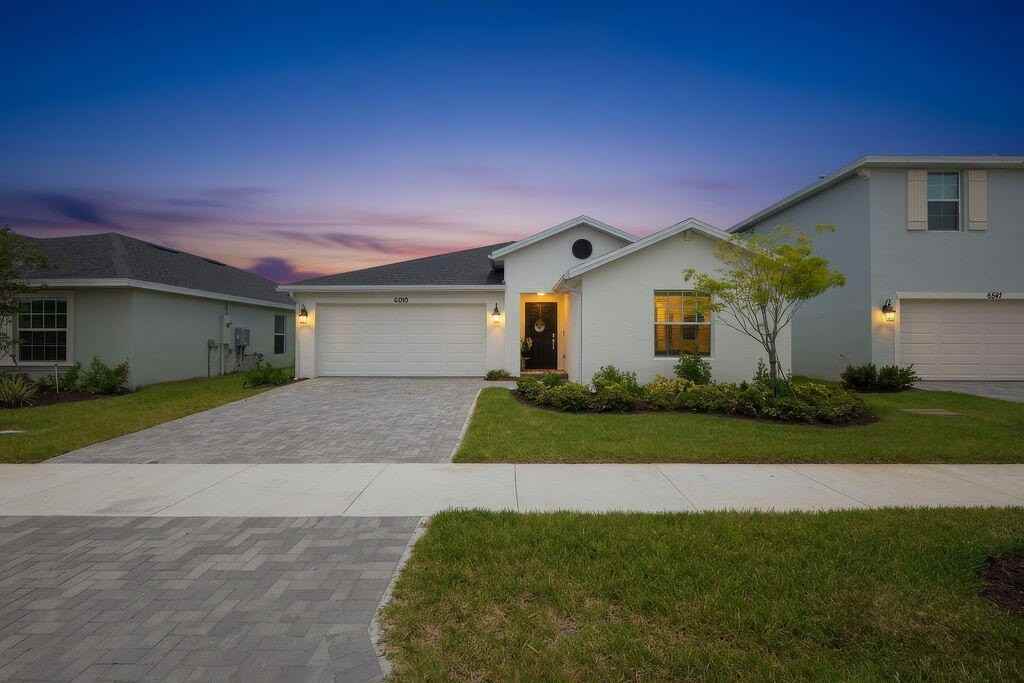 6339 Nw Windwood Way - Photo 2 of 26