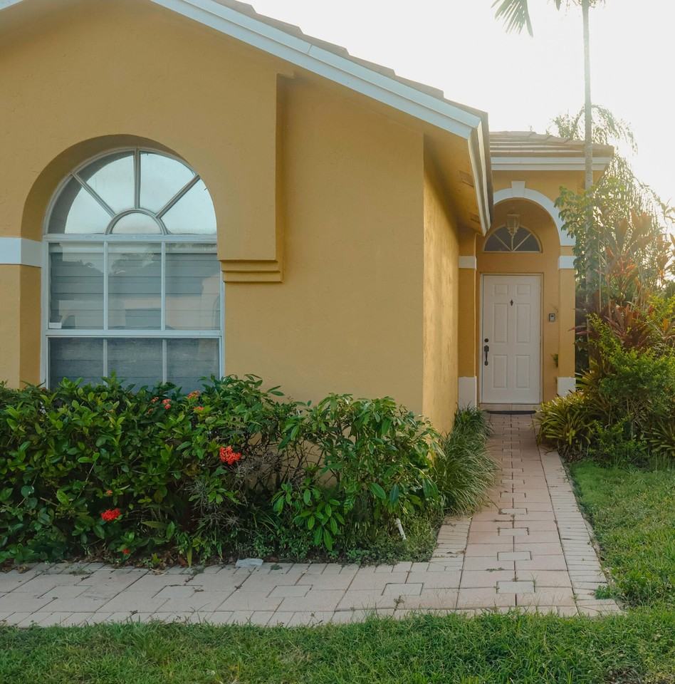 14750 Sw 156th Ave - Photo 2 of 22