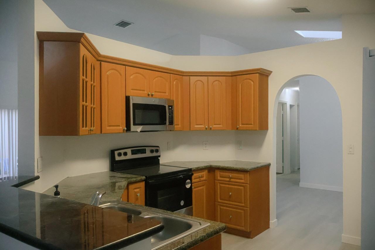 14750 Sw 156th Ave - Photo 6 of 22