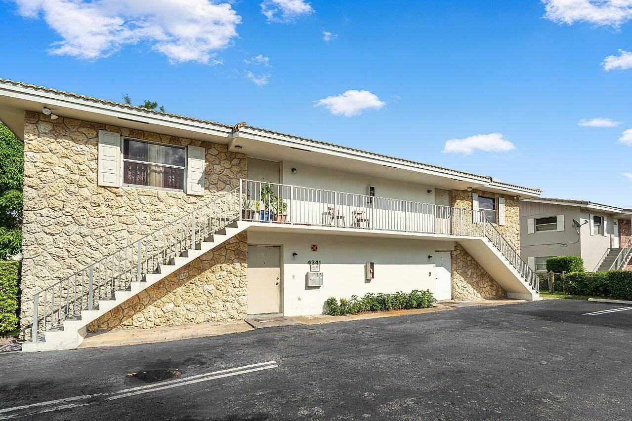 4341 Riverside Dr #C - Photo 4 of 4