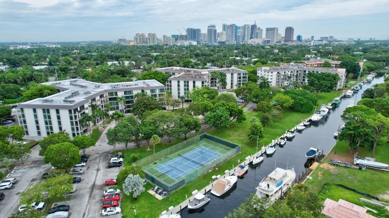 1101 River Reach Dr #415