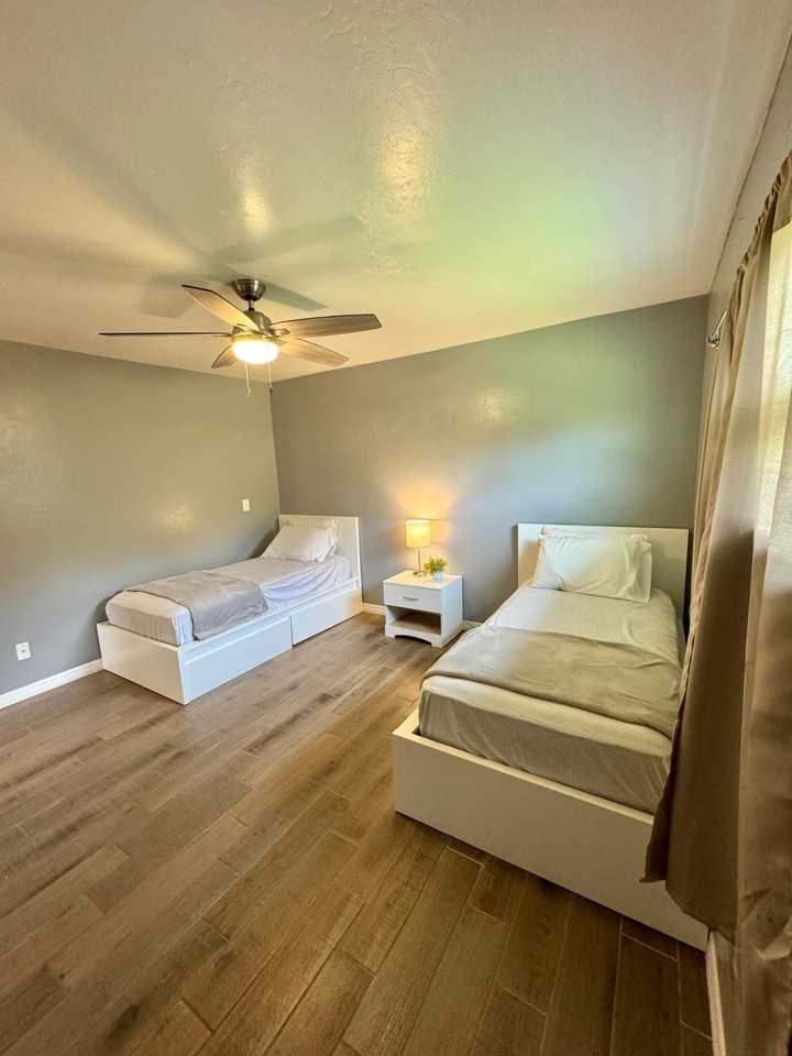 17370 W Carnegie Cir #2 - Photo 5 of 16