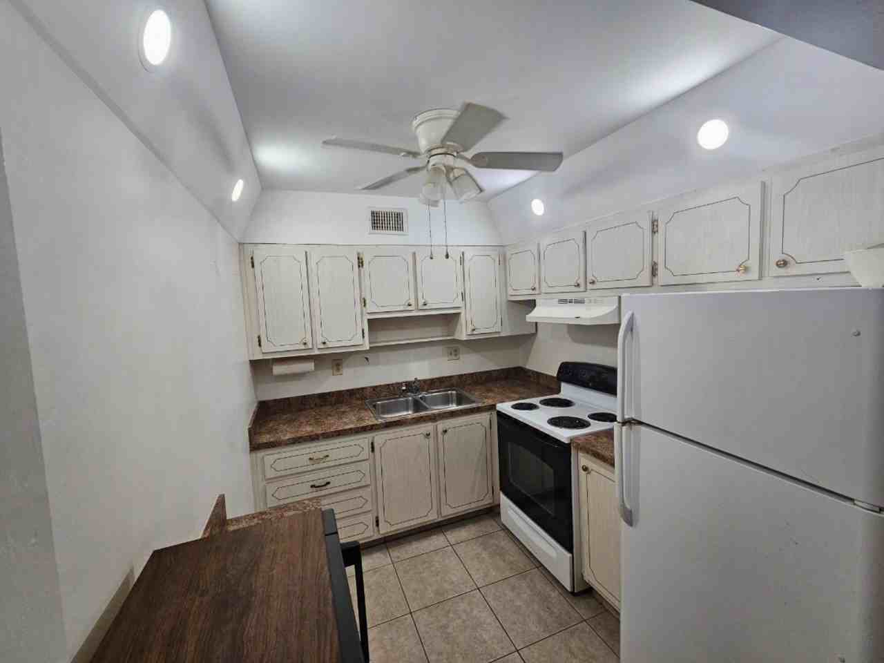2381 Sunset Ave #106 - Photo 3 of 10
