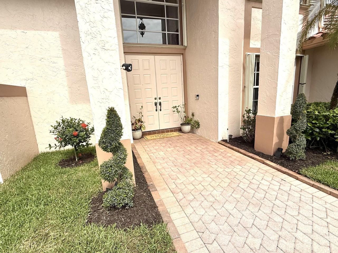9392 Cascade Ct - Photo 3 of 50