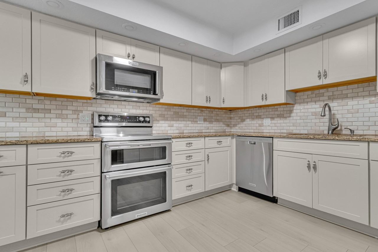 2806 N 46th Ave #D334 - Photo 5 of 21
