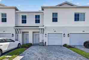 featured image of 608 Ne Waters Edge Ln