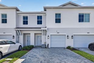 608 Ne Waters Edge Ln - Photo 1 of 1