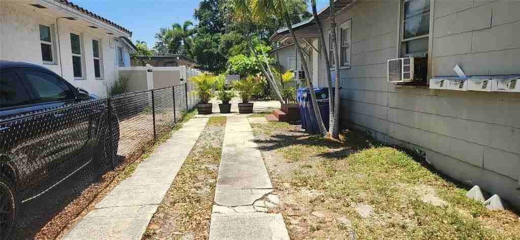 609 Sw 4th Ave #2 - Photo 6 of 33