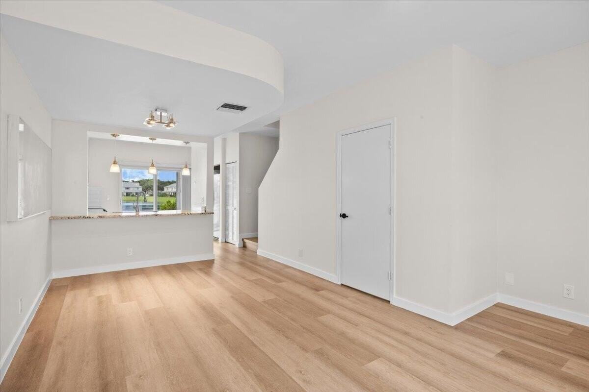 3165 Sw 50th St - Photo 5 of 42