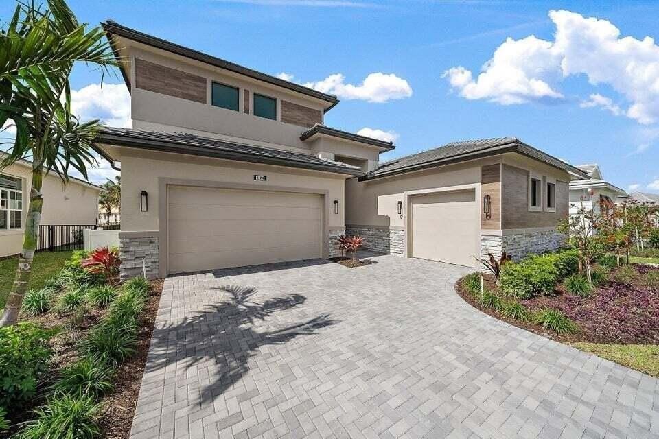 13613 Le Christine Dr - Photo 3 of 47