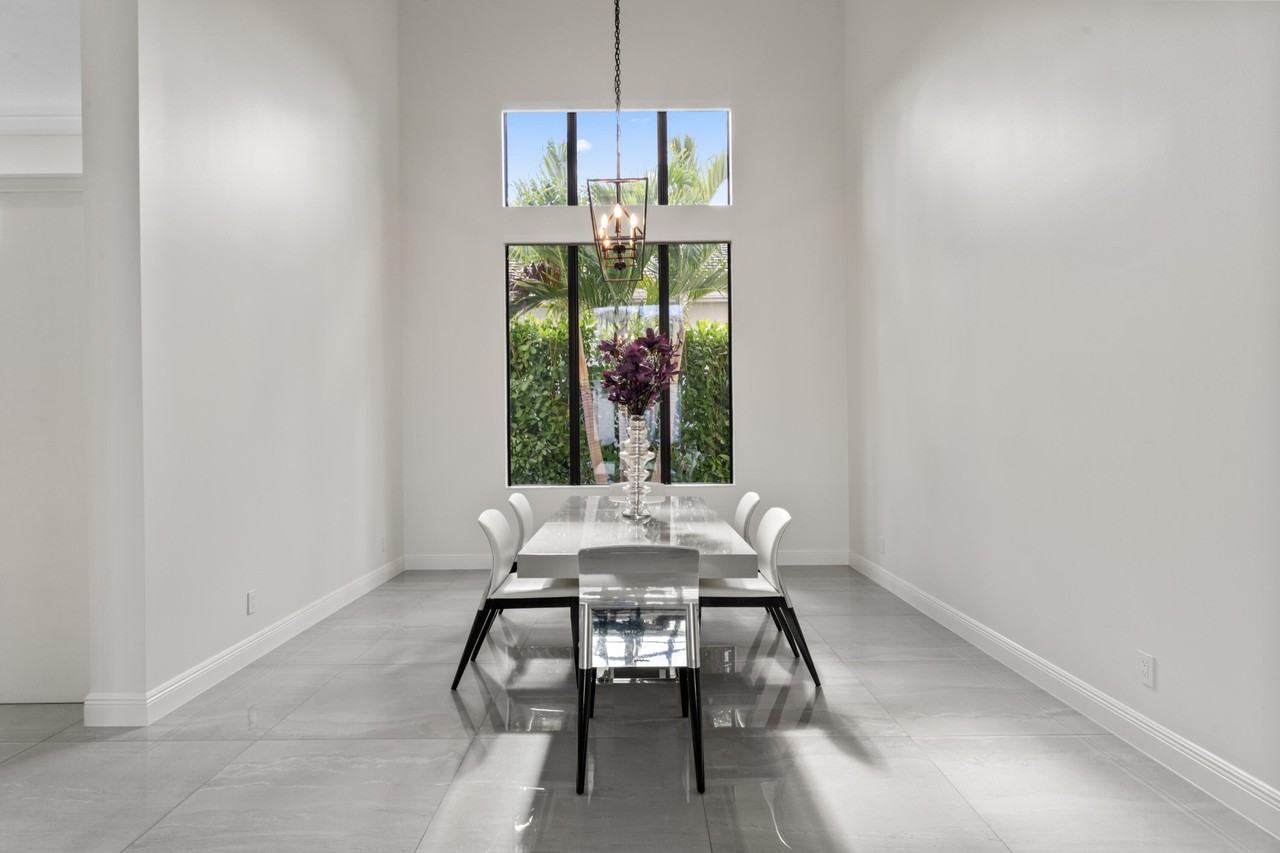 2630 Nw 69th St - Photo 3 of 14