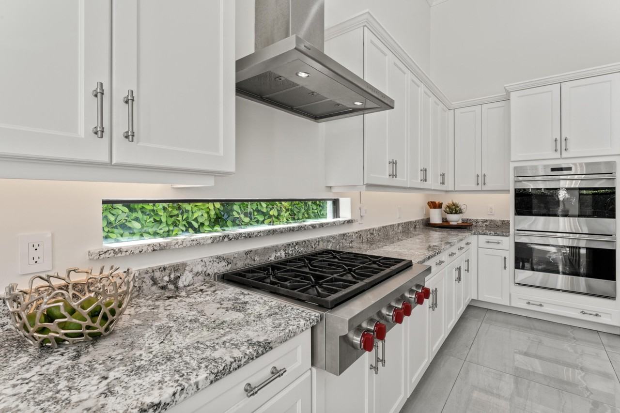 2630 Nw 69th St - Photo 7 of 14