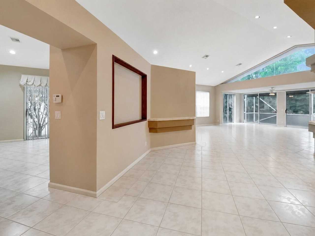 11081 Springbrook Cir - Photo 7 of 37