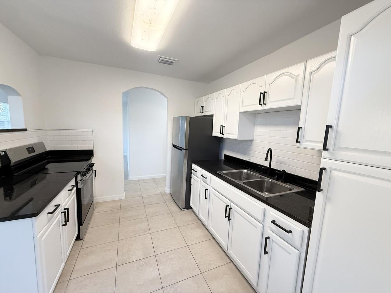 912 Se Tarpon Ave - Photo 4 of 31