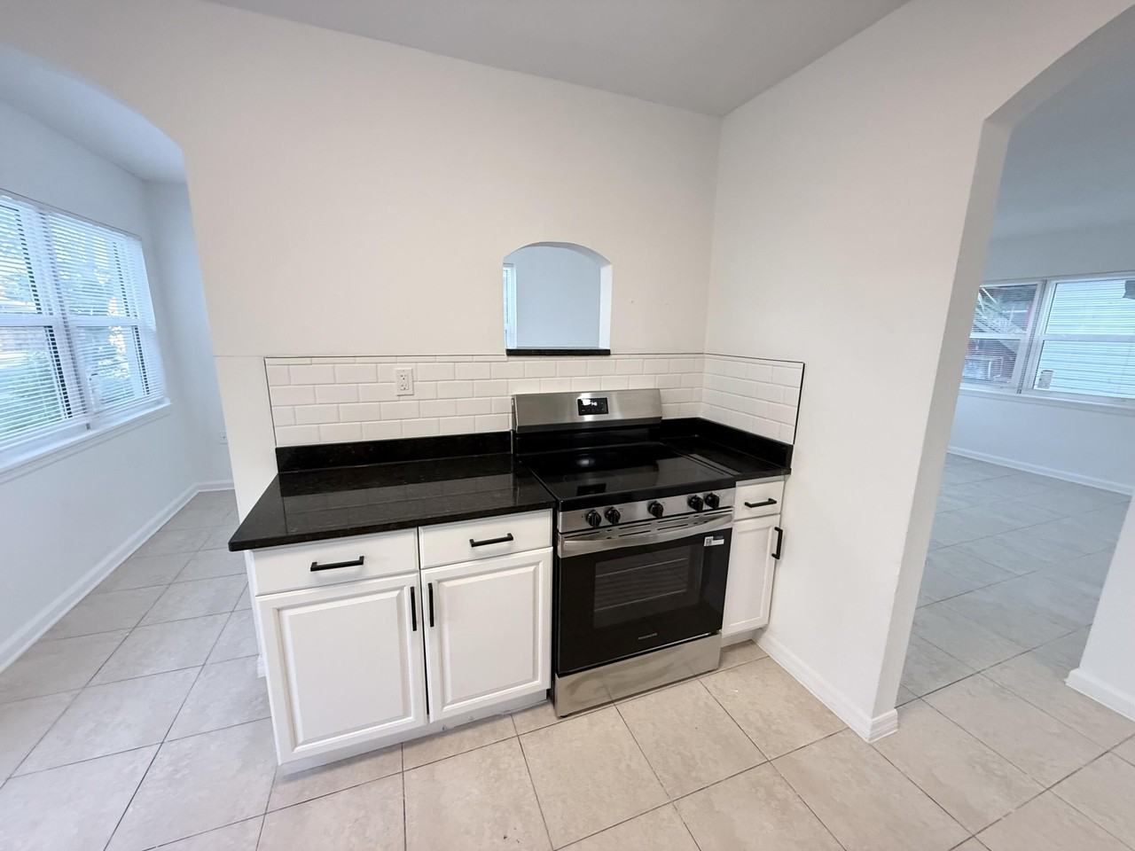912 Se Tarpon Ave - Photo 5 of 31
