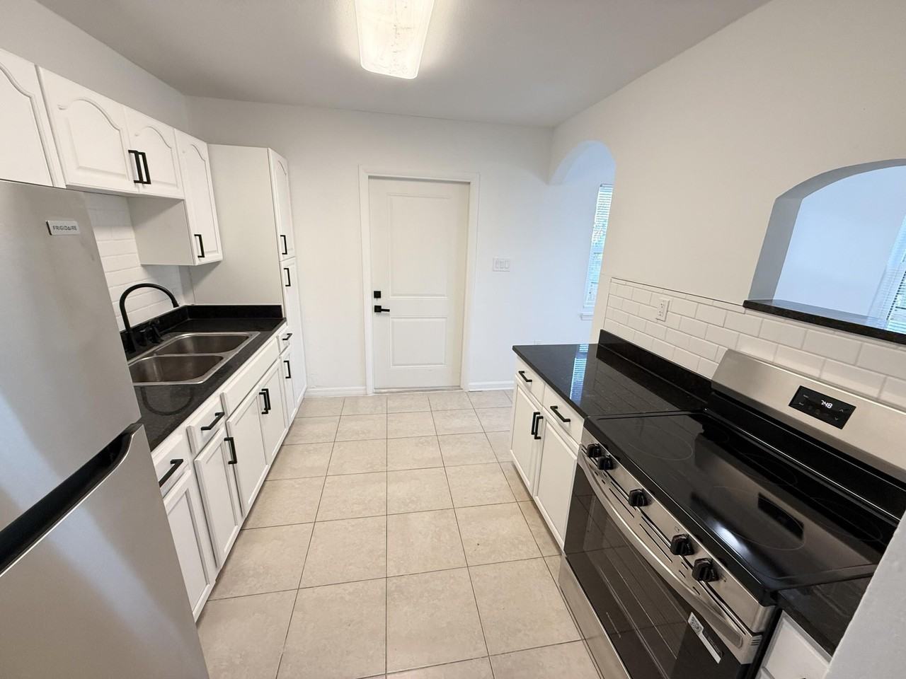 912 Se Tarpon Ave - Photo 7 of 31