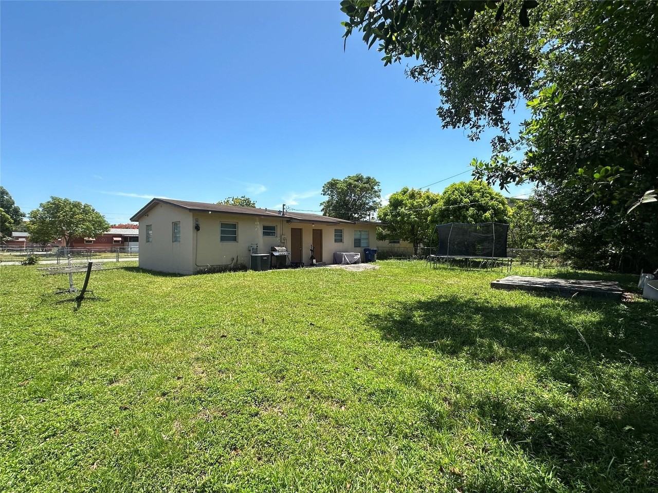 10741 Sw 150th Ter - Photo 4 of 24