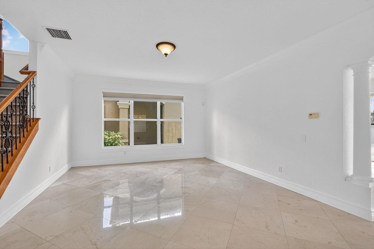 8326 Emerald Winds Cir - Photo 5 of 50