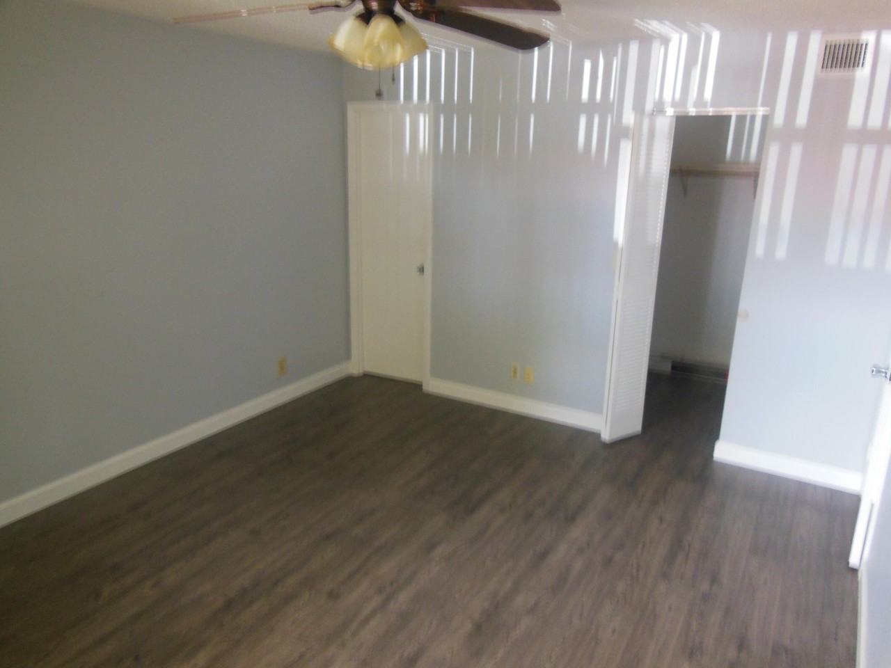 105 Lake Helen Dr - Photo 5 of 15