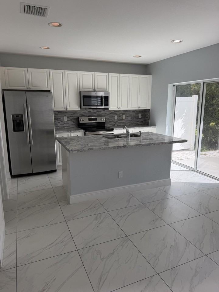 2810 Nw Treviso Cir - Photo 4 of 12