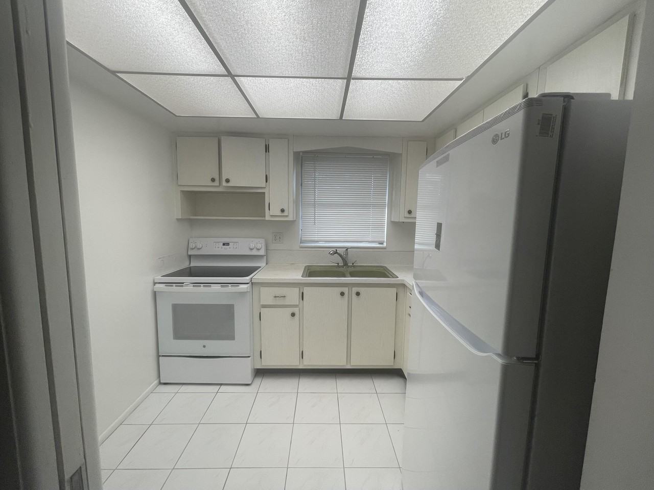 2676 Dudley Dr E #B - Photo 3 of 7