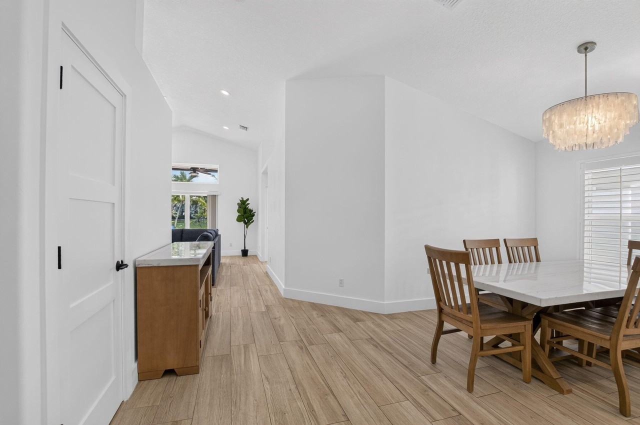 621 Anchor Pt - Photo 5 of 50
