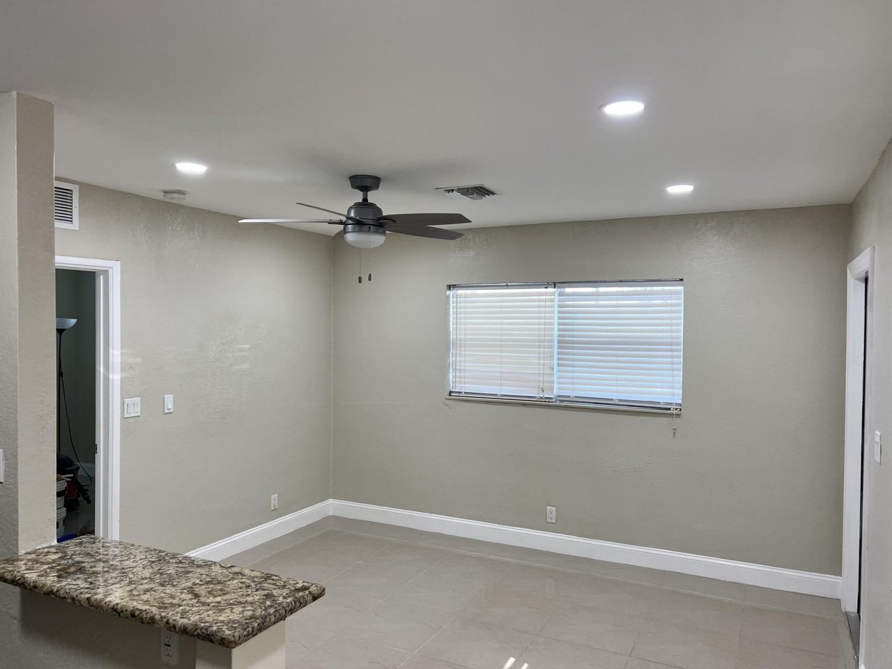 1105 Ne 15th St - Photo 2 of 16