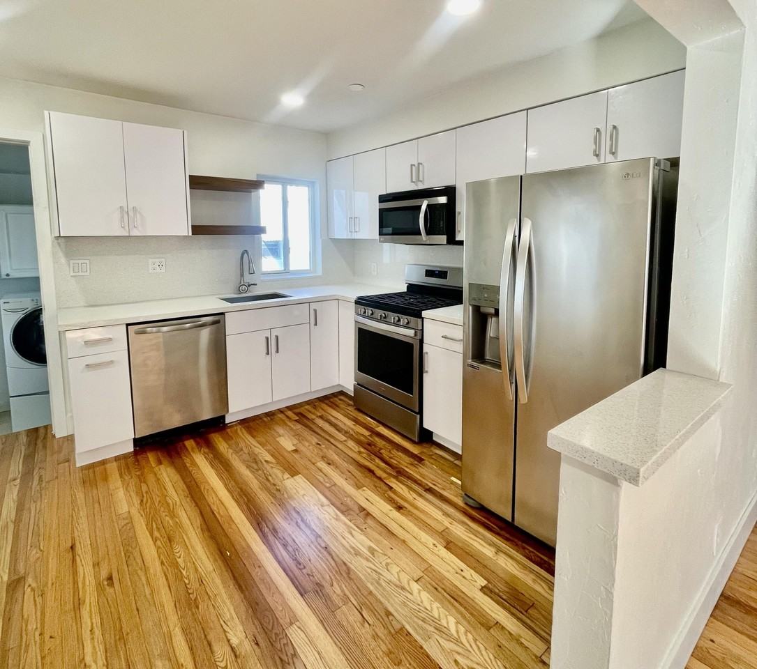 2425 Pierce St - Photo 3 of 17