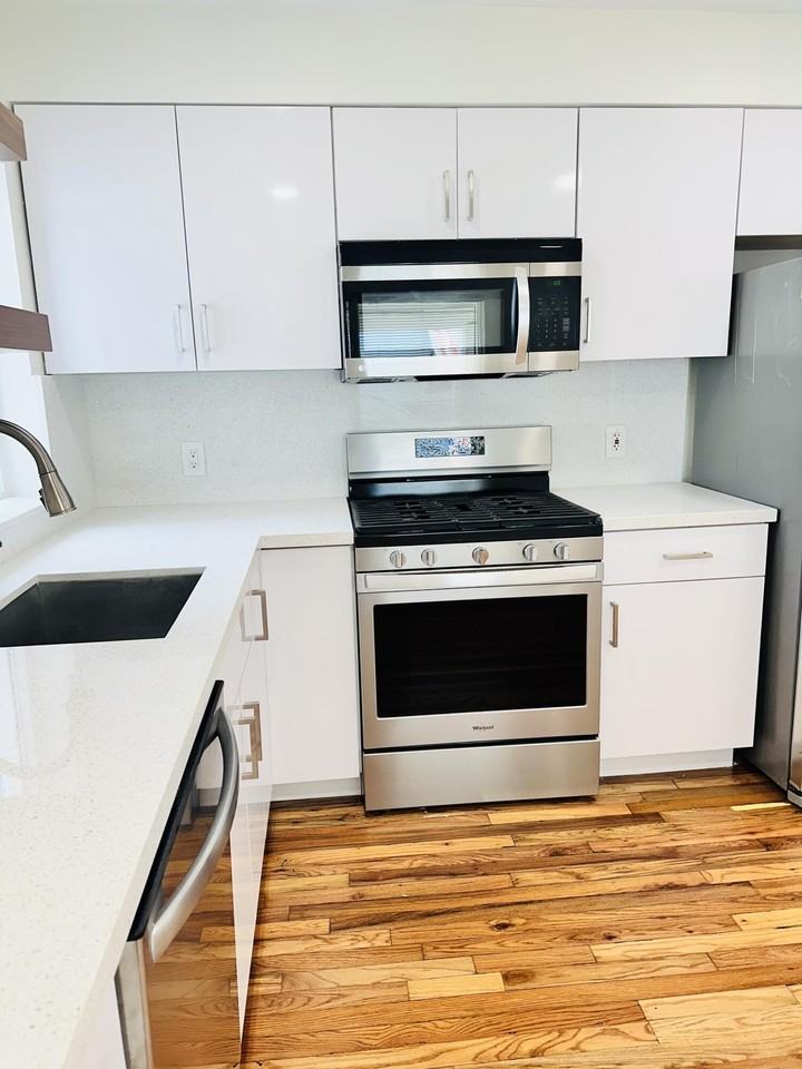 2425 Pierce St - Photo 4 of 17