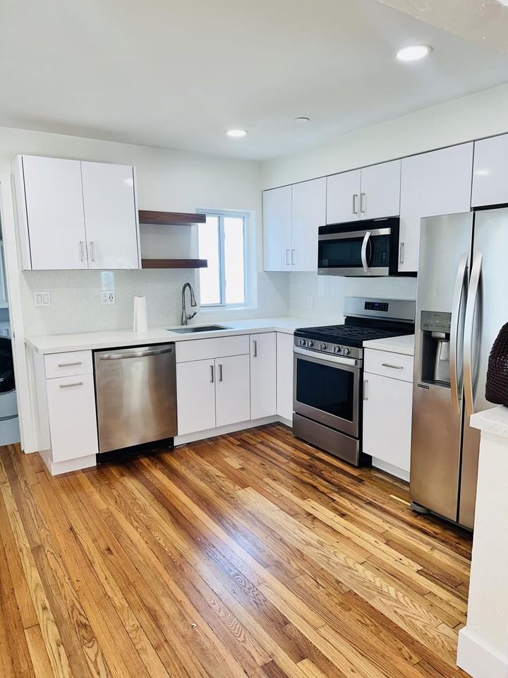 2425 Pierce St - Photo 5 of 17
