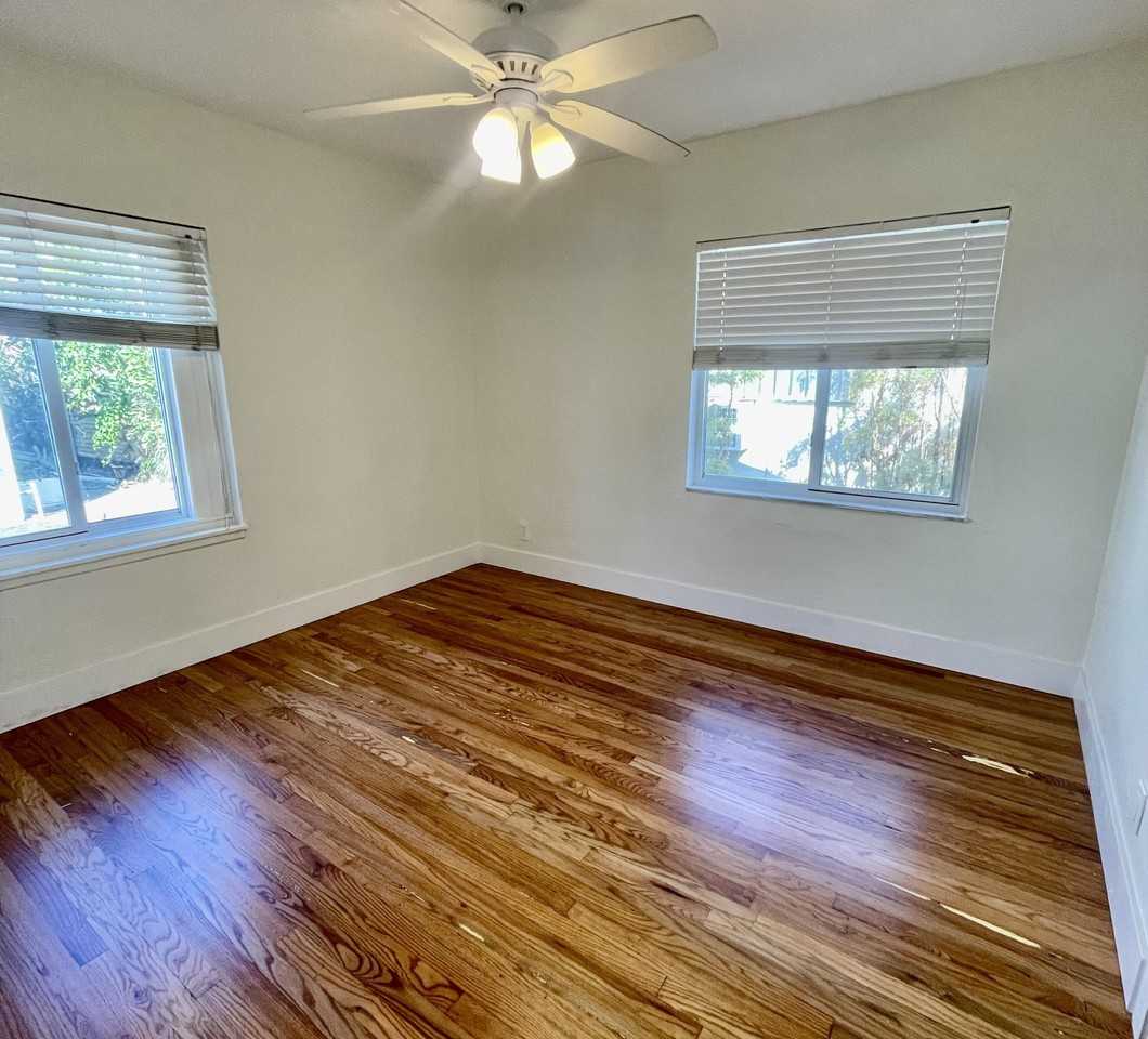 2425 Pierce St - Photo 7 of 17