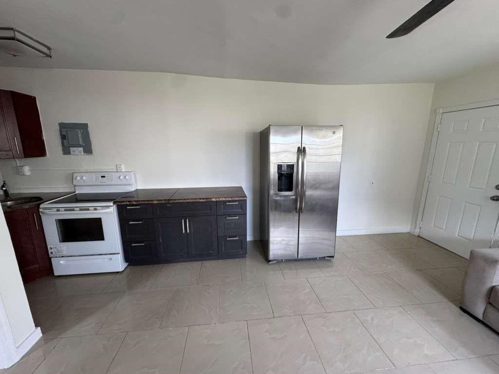 1042 Foster Rd #1-2 - Photo 4 of 8