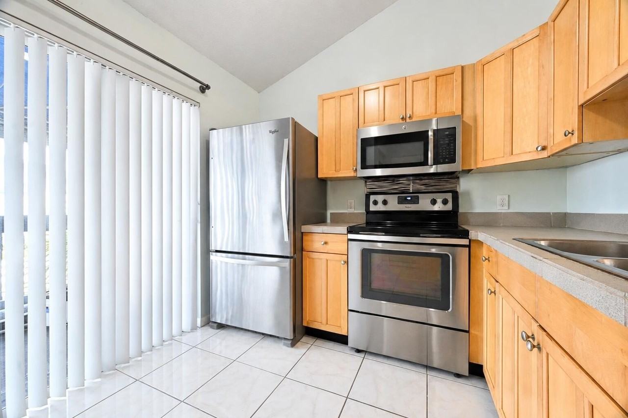 1431 Ne 14th Ct - Photo 4 of 27