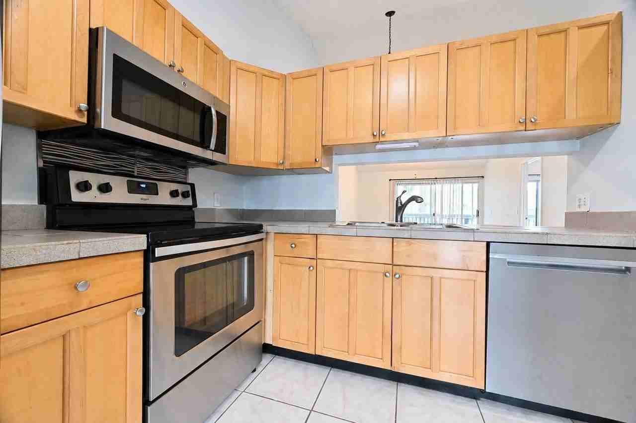 1431 Ne 14th Ct - Photo 5 of 27
