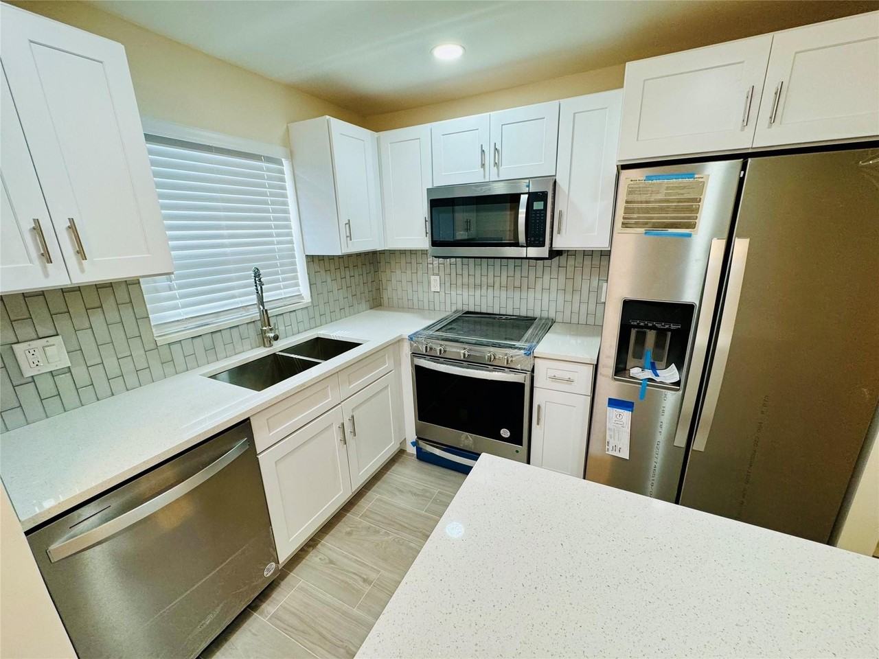 805 W Oakland Park Blvd #E5 - Photo 2 of 19